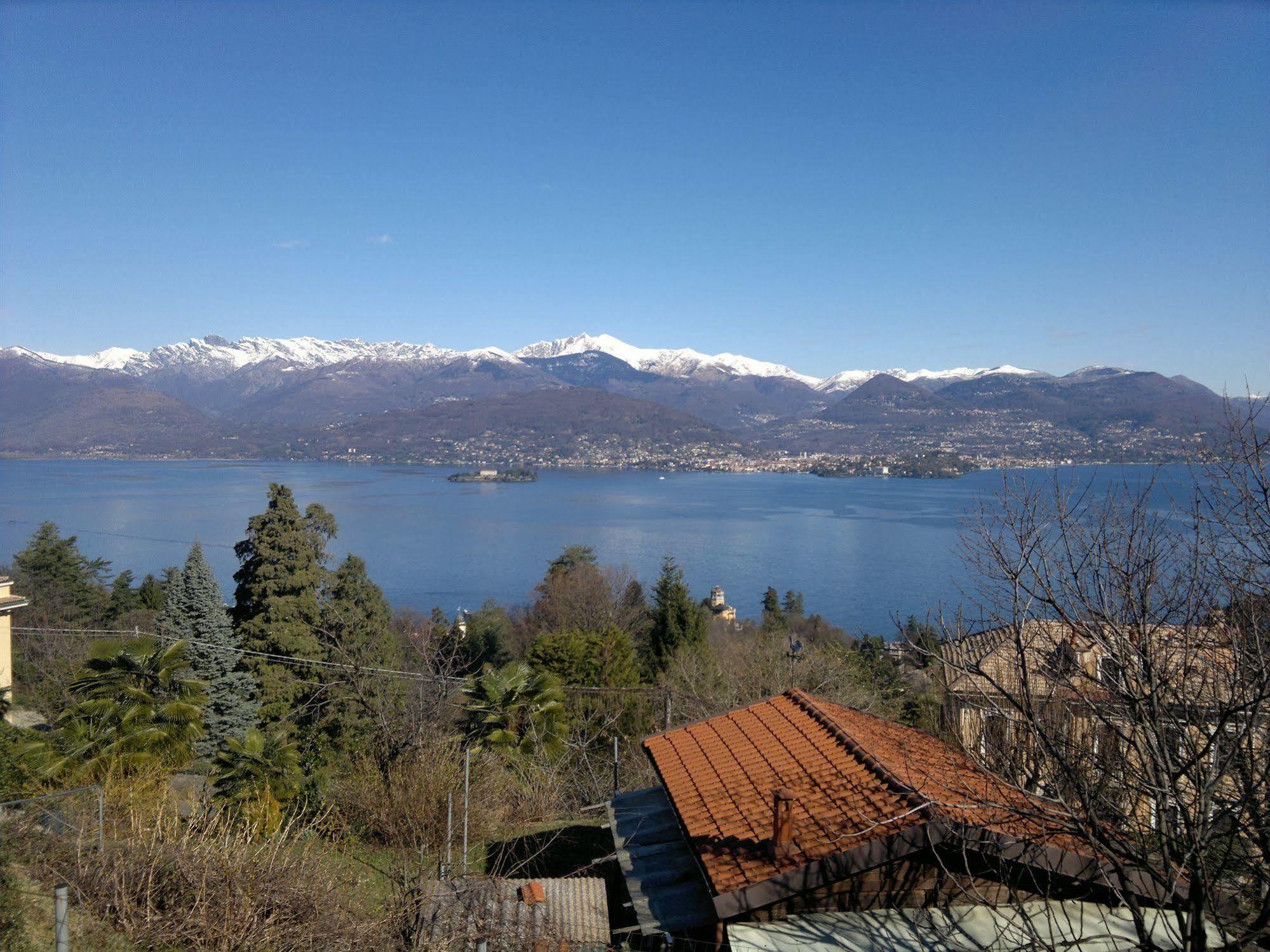Bed and Breakfast Lo Scoiattolo E La Noce Stresa Exterior foto