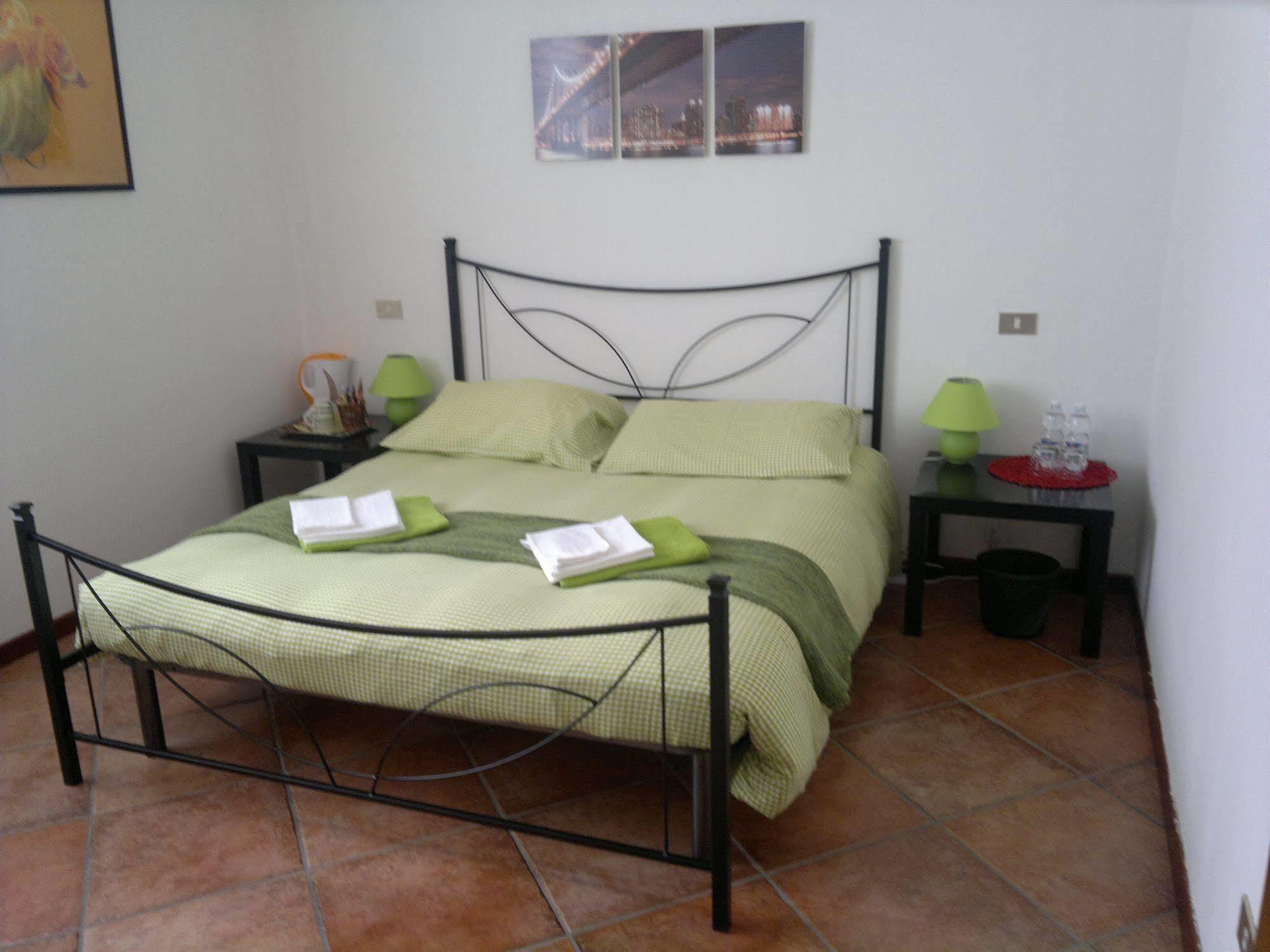 Bed and Breakfast Lo Scoiattolo E La Noce Stresa Exterior foto