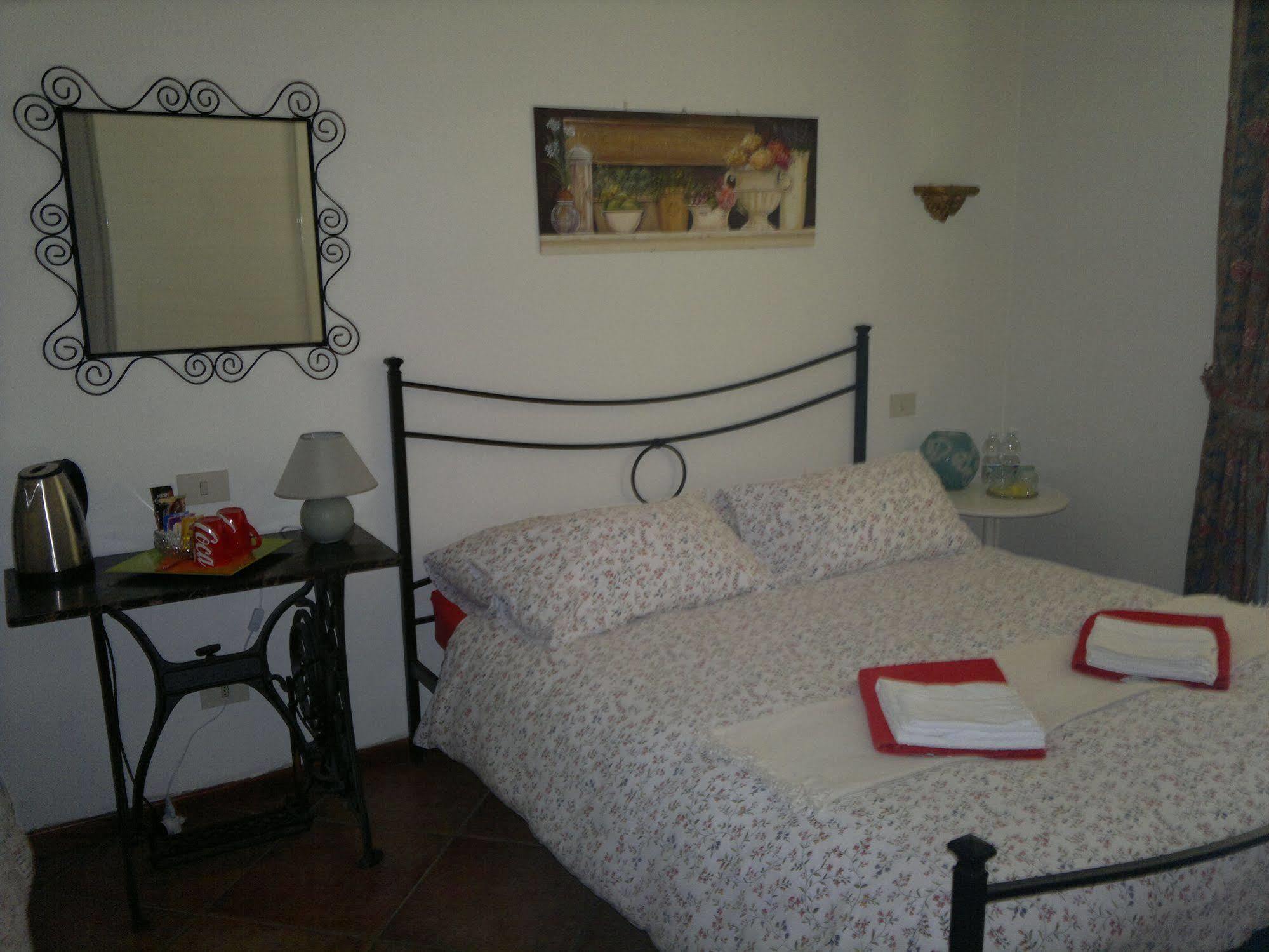 Bed and Breakfast Lo Scoiattolo E La Noce Stresa Exterior foto