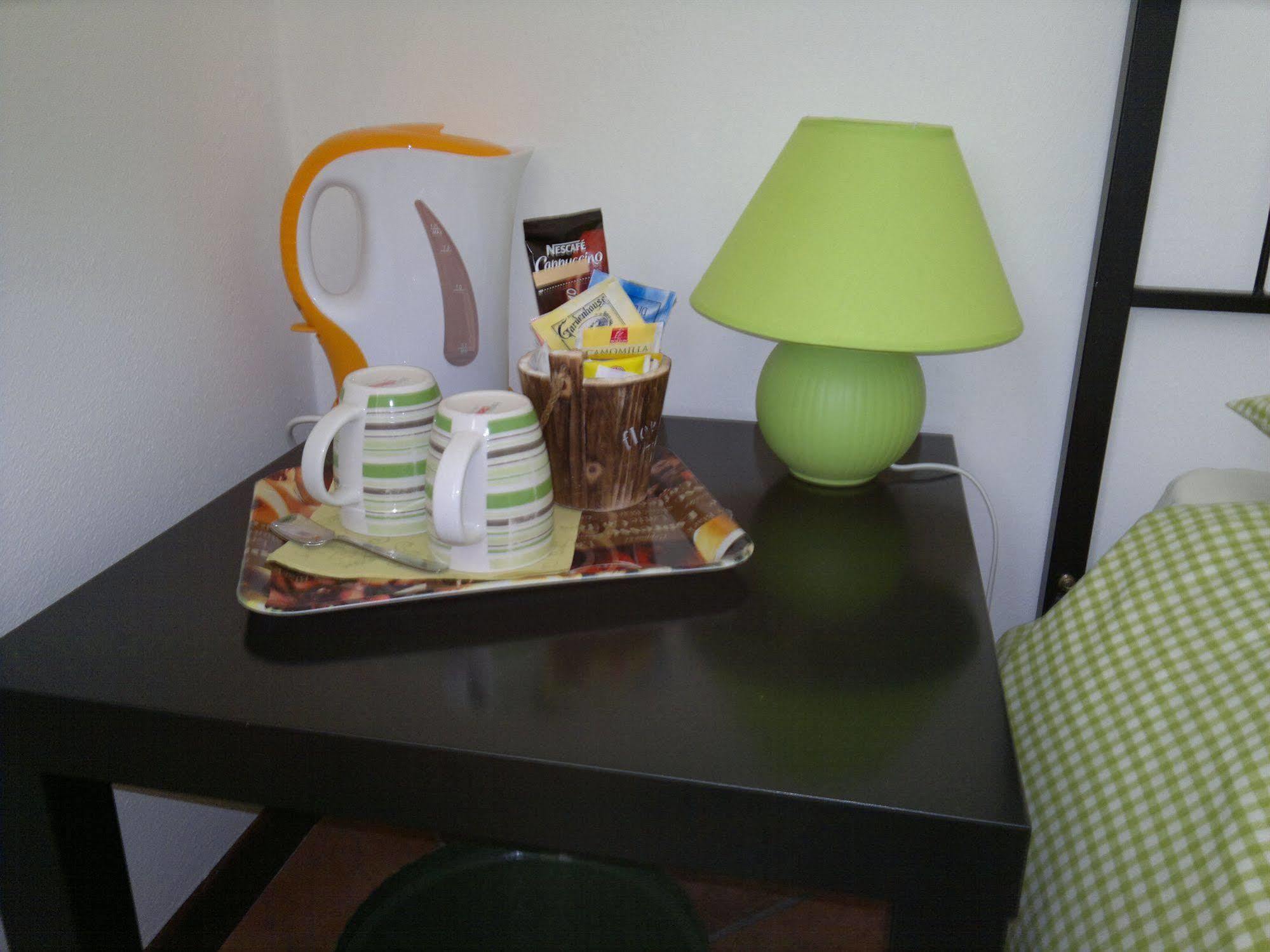 Bed and Breakfast Lo Scoiattolo E La Noce Stresa Exterior foto