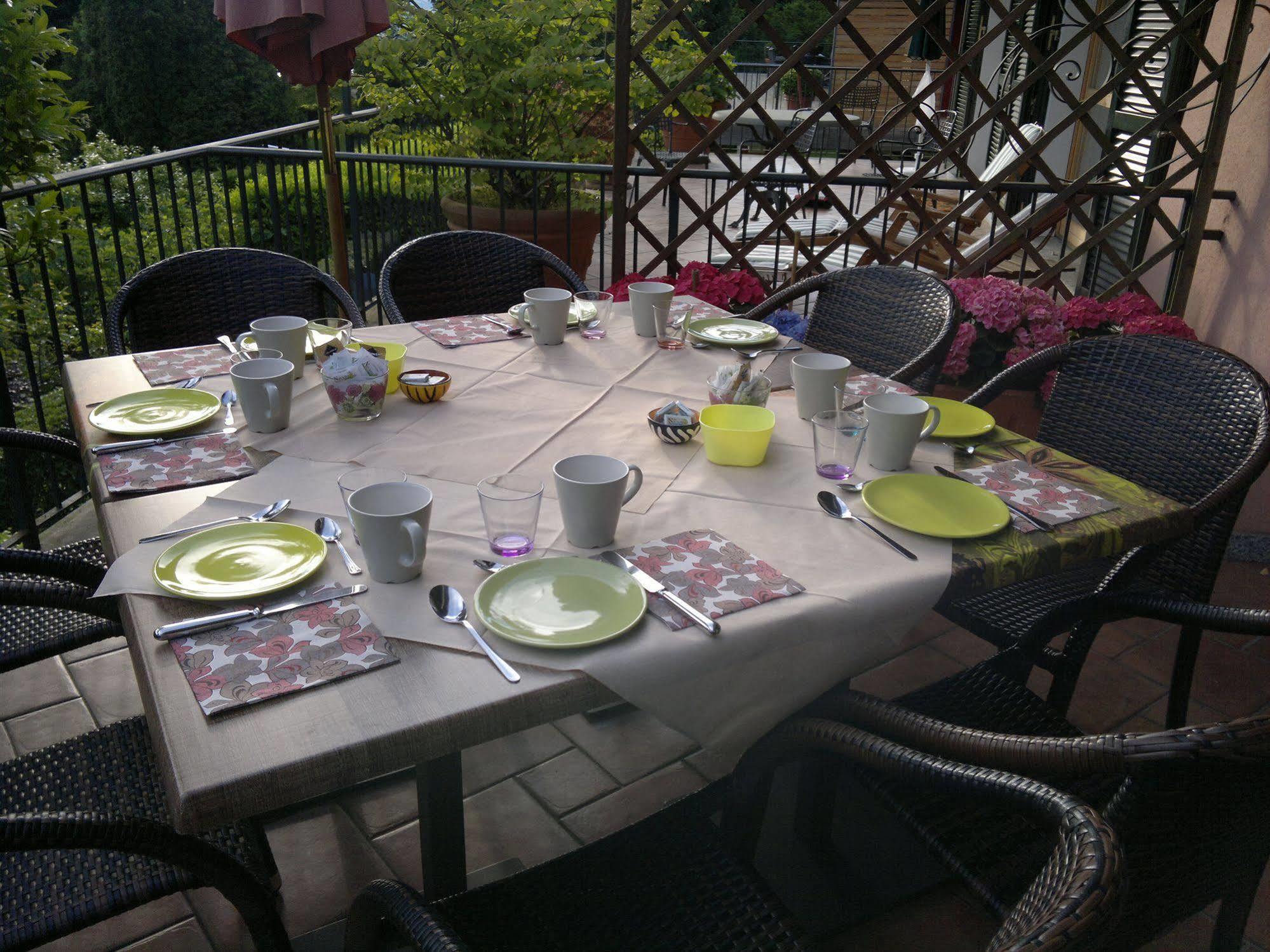 Bed and Breakfast Lo Scoiattolo E La Noce Stresa Exterior foto